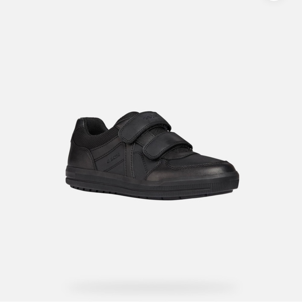 Geox Arzach Junior Uniform Boys Shoes, Size 10.5